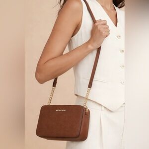 Michael Kors Elegant Brown Crossbody Bag